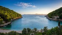 PALA JE JEDNA OD NAJLJEPŠIH UVALA MEDITERANA: Pogledajte kako je HDZ-ova većina jednim potezom otvorila vrata devastaciji Pupnatske Luke!