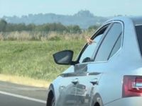 Čeh baca opušak iz Škode na A1, evo kolike su kazne za ovo!