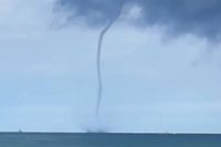 VIDEO Pijavica protutnjala morem ispred Umaga