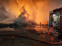 GUSTI DIM  NAD BAKROM RIJEKOM: Požar u Pripuzovoj tvrtki dignuo vatrogasce na noge, civilna zaštita poslala SRUUK upozorenje!