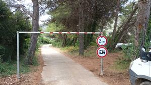 DOSTA IM JE KAMPERA Na Cresu postavljena visoka rampa - automobili će moći slobodno prolaziti