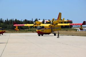 Oštećen kanader koji je naletio na jato galebova