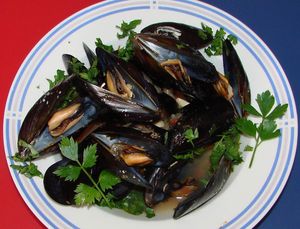 JEDNOSTAVNI DOMAĆI RECEPTI Dagnje na buzaru