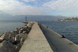 Riječki lukobran opremljen novom led rasvjetom