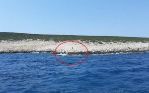 OTKAZAO IM ELEKTRIČNI POGON! Troje njemačkih brodolomaca spašeno na otoku Maunu