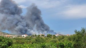 U i dalje aktivnim požarima dvije osobe zadobile opekline