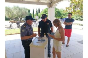 Policija na info- punktovima preventivno dijeli letke po primorsko-goranskoj županiji