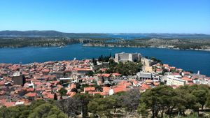 Šibenik će ovaj vikend svijetliti plavičastim svjetlom. Evo i zašto
