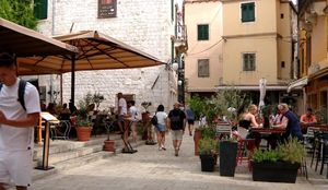 Turisti vole Šibenik - Gradska jezgra, tvrđave i okruženje starog grada, manifestacije i gastronomija, važniji su im od sunca i mora