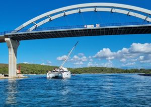 Ministarstvo mora: Jedna osoba ozlijeđena, dok su dvije jedrilice udarile u most u Malom Ždrelcu