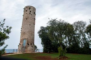 Otok od samo 12 hektara nekad se smatrao najsjevernijim otokom, a čuva ga najstariji svjetionik na Jadranu