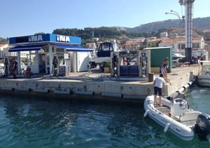 O podizanju veleprodajne cijene i nedostatku plavog dizela na pumpama, oglasili se INA i Državni inspektorat