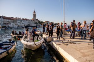 FOTO: JE LI BILO SRIĆE? Održan tradicionalni ribolov u Sutivanu