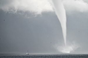 VIDEO Ogromna pijavica pred Splitom zaprijetila i sudionicima regate!