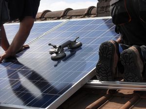 Puljanin postavlja solarne panele - Privatna firma riješila sve u deset dana, a na HEP čeka više od šest mjeseci