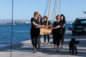 Umjetnost u čast heroinama, koje su unatoč predrasudama i zabranama, plovile morima, gradile brodove i istraživale morski svijet