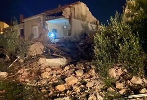 Snažna eksplozija u Preku, vatrogasci izvukli muškarca iz ruševina