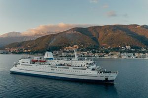 U Crnu Goru uplovio najveći brod knjižnica na svijetu