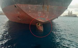 Troje migranata 11 dana provelo na kormilu tankera! Putovali iz Nigerije na Kanarske otoke