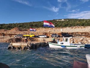 Počelo suđenje Ilovčanima za nerede prilikom gradnje luke u Lošinju - Odmah su tražili izuzeće suca