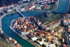 U ovom dalmatinskom gradiću više je birača nego stanovnika!
