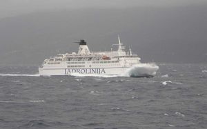 PUTNICI ĆE PRENOĆITI Odgođena plovidba trajekta na liniji Split - Ancona