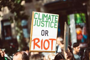 Klimatski marš za opstanak: "Jedina solucija? Klimatska revolucija!"