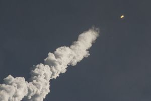 FOTO Sjeverna Koreja ispalila barem 10 raketa različitih tipova, jedna pala blizu južnokorejskih teritorijalnih voda