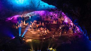 PREDIVNI PRIZORI Žive jaslice uprizorene u poznatoj veloluškoj Veloj spili