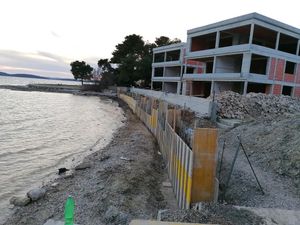 RUŠITI I NAPLATITI MILIJUN KUNA! Hoće li ova divljačka gradnja u moru Sukošana biti primjer  drugima u primjeni novog Zakona?