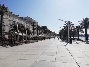 Policija moli Splićane: "Prilikom dočeka nogometaša koristite javni prijevoz, ne penjite se na zgrade i semafore!"