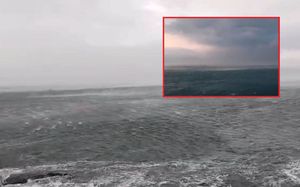 VIDEO Pogledajte kako orkanska bura dere u Novom Vinodolskom