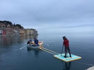 PUTOVANJE BATANOM Interaktivna instalacija ovjenčana nagradom na izložbi Hrvatskog dizajna 21/22