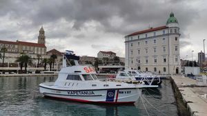 PLOVPUT ZAPOŠLJAVA Traže se vježbenici palube i stroja, te operator pomorskih komunikacija