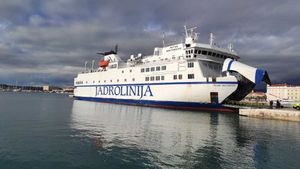 Bura otežava promet, trajekt prema Ubli, Veloj Luci i Hvaru ne plovi zbog tehničkih problema