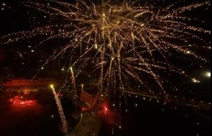 VIDEO Podigao dron i proletio kroz novogodišnji vatromet u Splitu