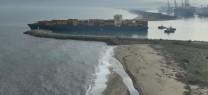 VIDEO MSC-ov kontejnerski brod dug 340 m, nasukao se u važnoj talijanskoj luci