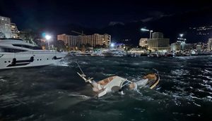 Balkan zameten snježnim olujama - Snažni vjetar u Budvi potopio turistički brod i poremetio promet uz obalu