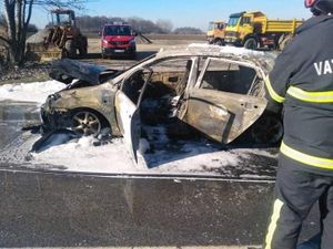 U potpunosti izgorio parkirani automobil u Kaštel Gomilici