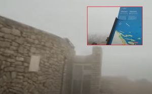 VIDEO Vrh Brača utonuo u maglu