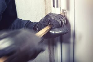 Uhićen muškarac koji je provaljivao u kuće na području Premanture