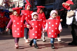 FOTO Suncem obasjanim riječkim Korzom prošetale šarene maškarice