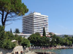 Pronađen sumnjiv objekt u opatijskom hotelu, sumnja se na bombu!