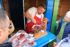 PRŠUTARI: Cijene pršuta će rasti, treba smanjiti davanja državi