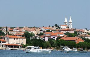 Napadnut komunalni redar u Medulinu, napadač povezan s ilegalnom gradnjom na plaži!
