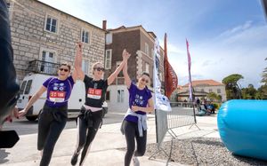 FOTO: UTRKA STAZOM PROCESIJE "ZA KRIŽEN" Održana 2. utrka "Jelsa trail"