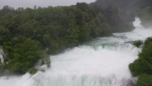 VODA SE PRELIJEVA PO STAZAMA Prvi put u povijesti zabranjen posjet poznatim slapovima u NP Krka