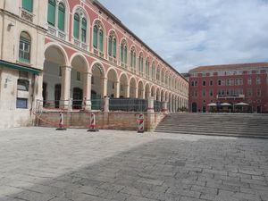 Izvedena hitna sanacija na Prokurativama kako ne bi bilo opasnosti za prolaznike