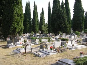 Splitsko groblje Lovrinac traži grobare, čistače i  klesare