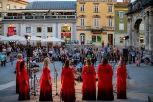 Jedina ženska klapa u Argentini svratila do Pule, pripadaju drugoj generaciji hrvatskih iseljenika